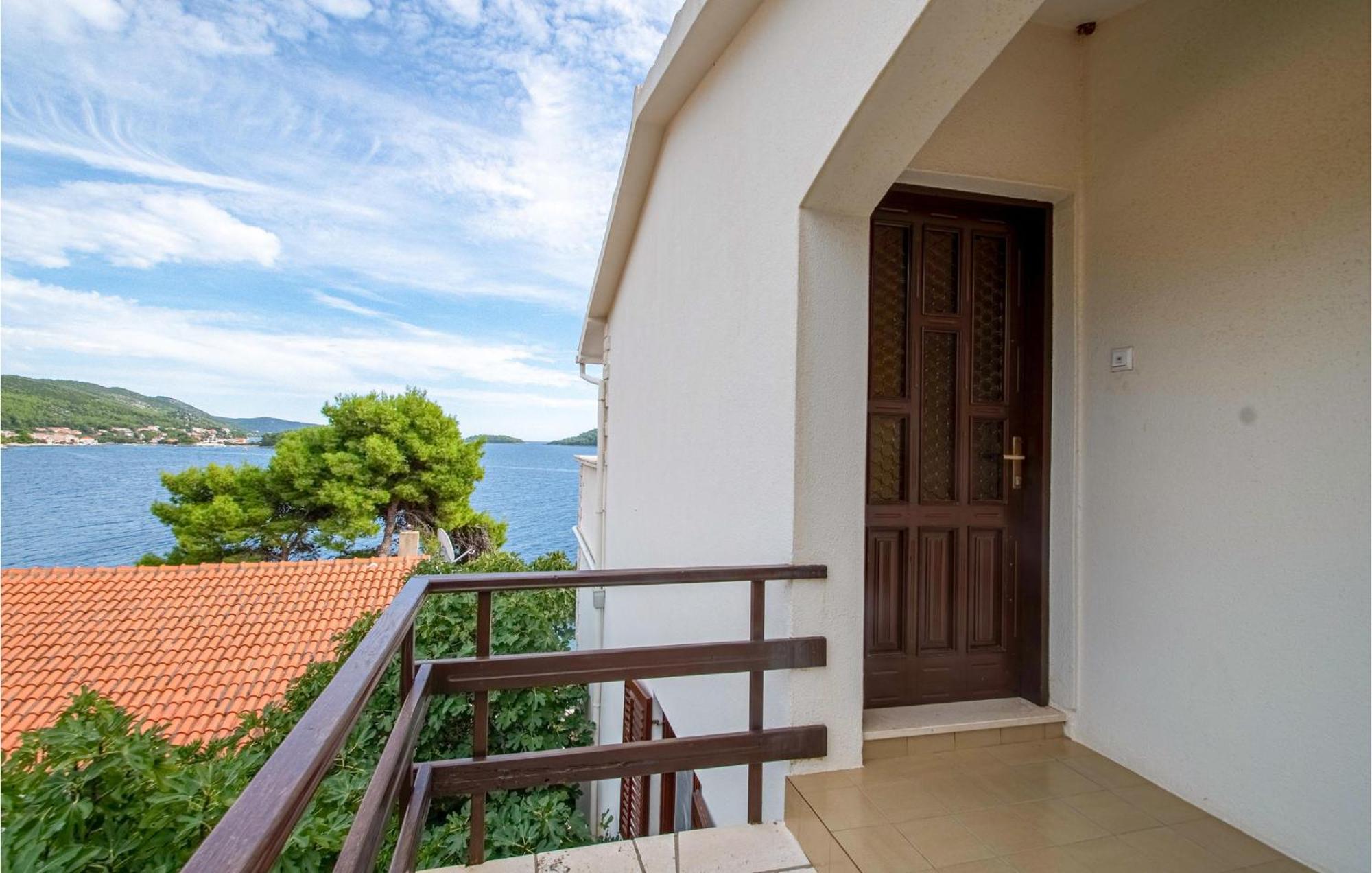 Beautiful Home In Prizba With Kitchen ภายนอก รูปภาพ