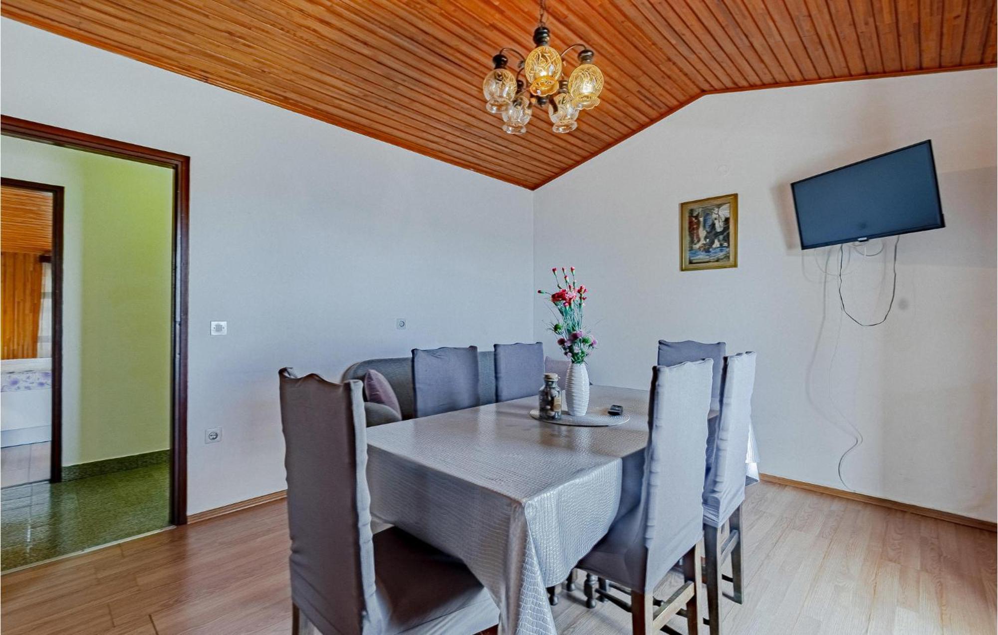 Beautiful Home In Prizba With Kitchen ภายนอก รูปภาพ